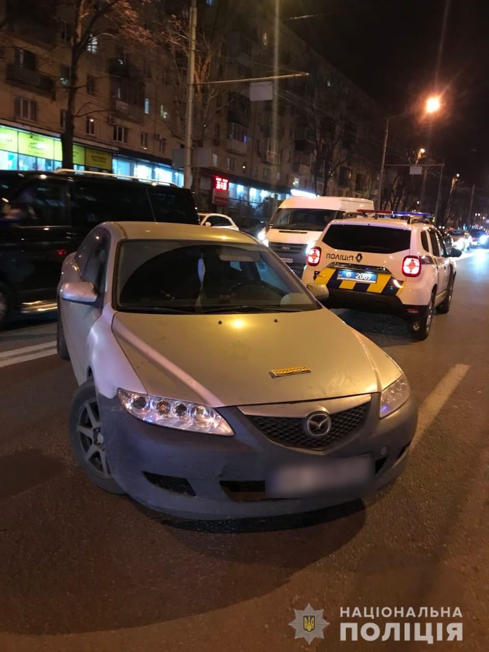 В Харькове на месте аварии с подростками авто совершило наезд на полицейского